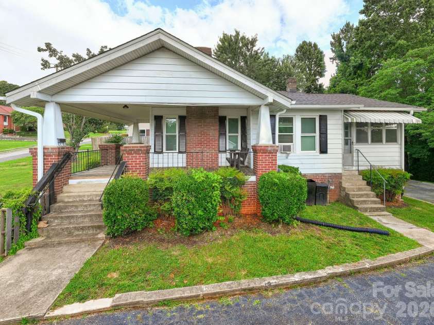 46 Gilkey Street, Marion, NC 28752.  MLS# CAR4396879, YatesRealty ID 33112. Right side showing steps onto front porch & sunroom.