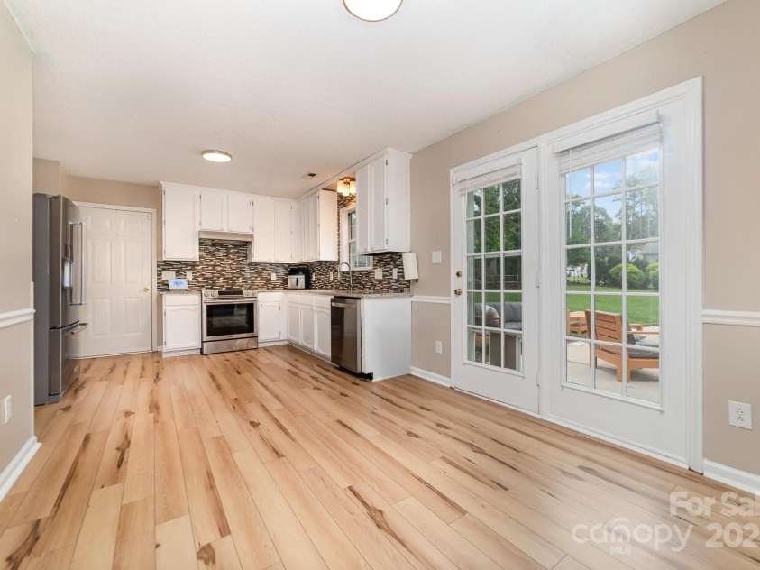 8308 Woodford Bridge Drive, Charlotte, NC 28216.  MLS# CAR4286676, YatesRealty ID 33112. 