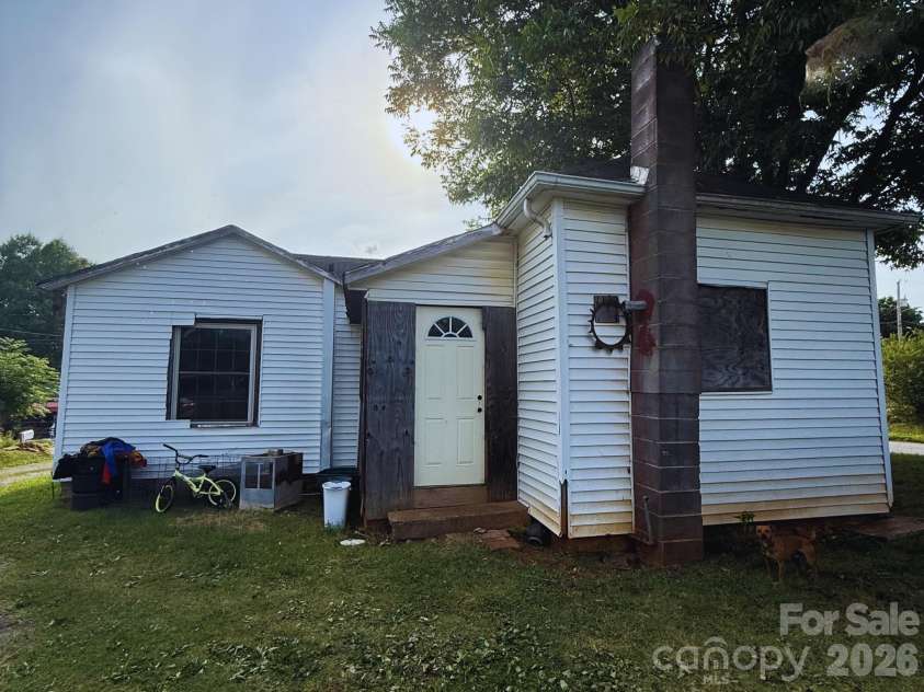 241 Ervin Avenue, Newton, NC 28658.  MLS# CAR4397708, YatesRealty ID 33113. 