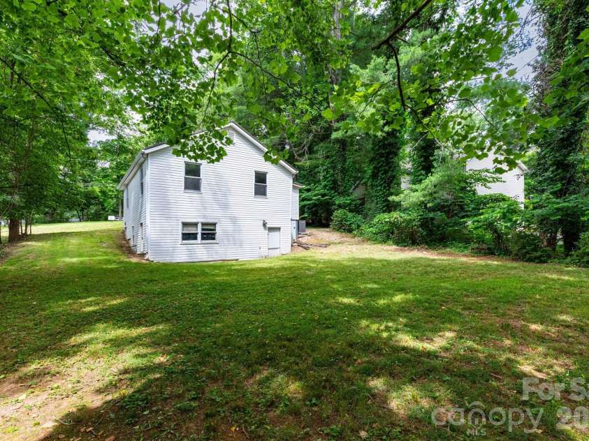 129 Shelburne Road, Asheville, NC 28806.  MLS# CAR4397119, YatesRealty ID 33114. .43 acre (MOL) lot