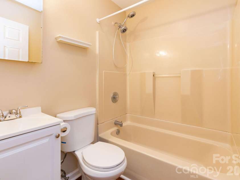 129 Shelburne Road, Asheville, NC 28806.  MLS# CAR4397119, YatesRealty ID 33114. 
