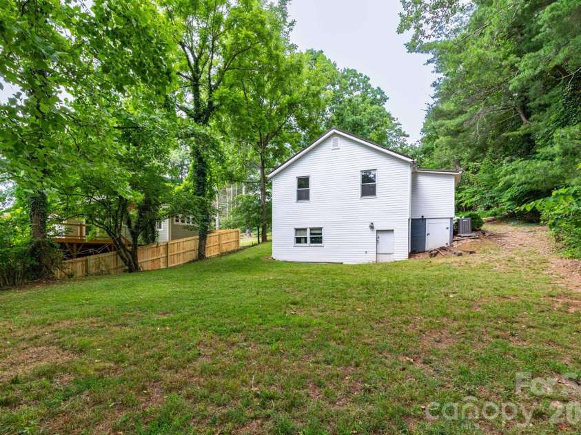 129 Shelburne Road, Asheville, NC 28806.  MLS# CAR4397119, YatesRealty ID 33114. Backyard