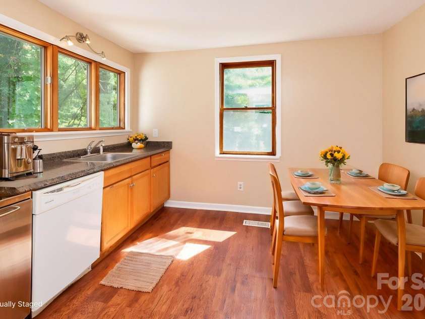 129 Shelburne Road, Asheville, NC 28806.  MLS# CAR4397119, YatesRealty ID 33114. Virtually staged kitchen