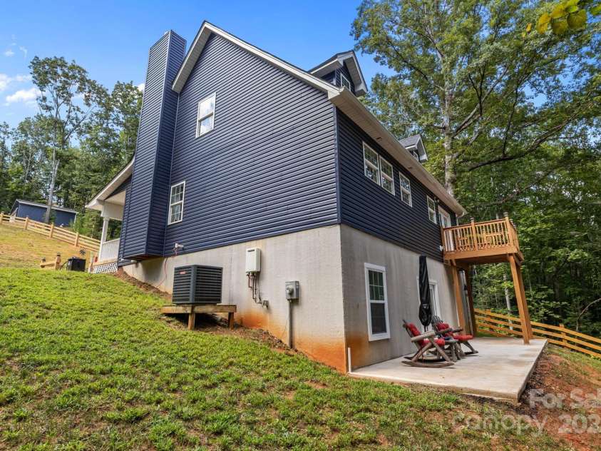 239 Old Lion Road, Statesville, NC 28625.  MLS# CAR4284609, YatesRealty ID 33114. Gravel driveway