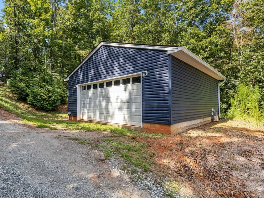 239 Old Lion Road, Statesville, NC 28625.  MLS# CAR4284609, YatesRealty ID 33114. Paved Driveway