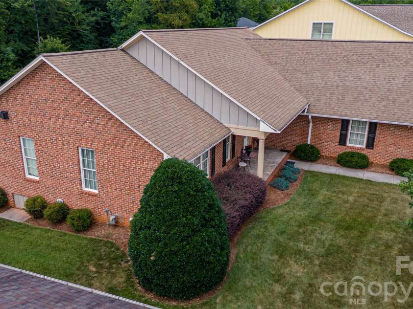117 Beechmont Drive, Morganton, NC 28655.  MLS# CAR4397972, YatesRealty ID 33115. 