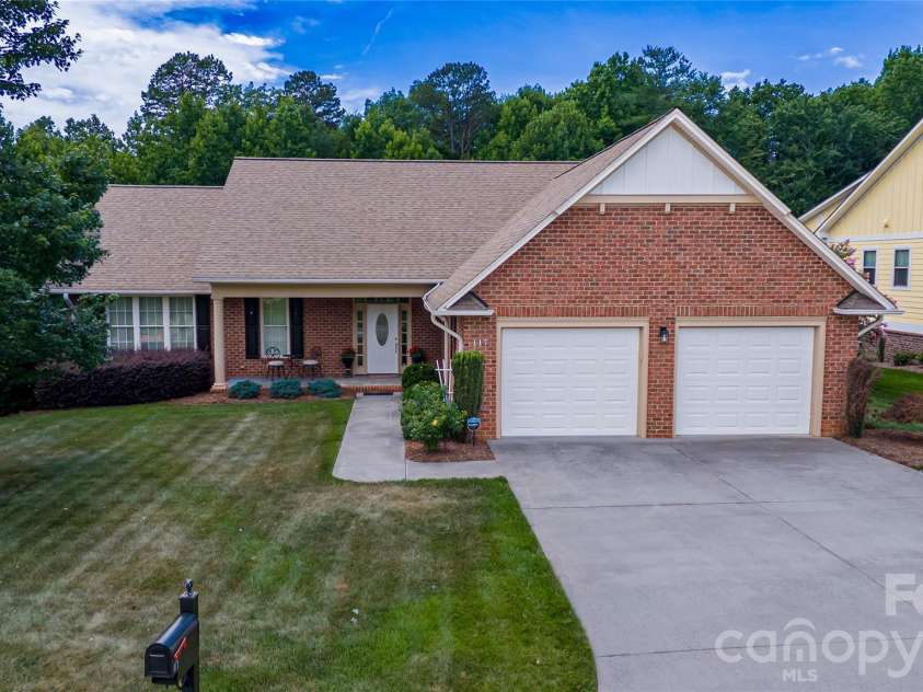 117 Beechmont Drive, Morganton, NC 28655.  MLS# CAR4397972, YatesRealty ID 33115. 