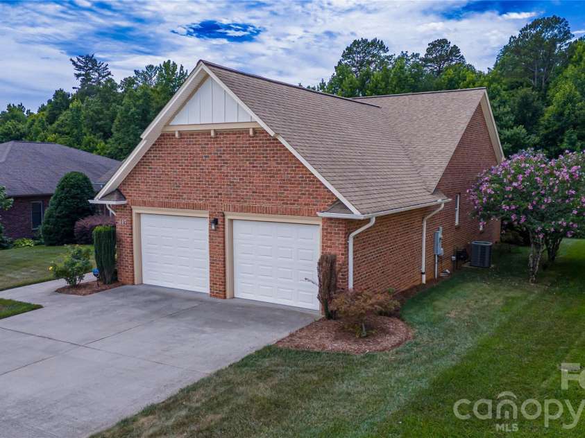 117 Beechmont Drive, Morganton, NC 28655.  MLS# CAR4397972, YatesRealty ID 33115. 