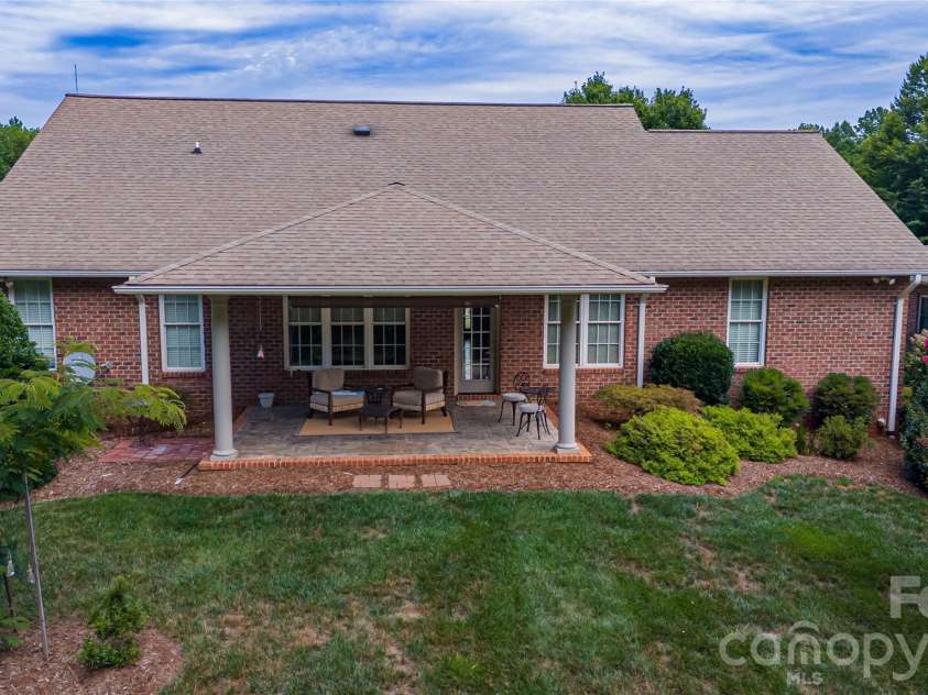 117 Beechmont Drive, Morganton, NC 28655.  MLS# CAR4397972, YatesRealty ID 33115. 