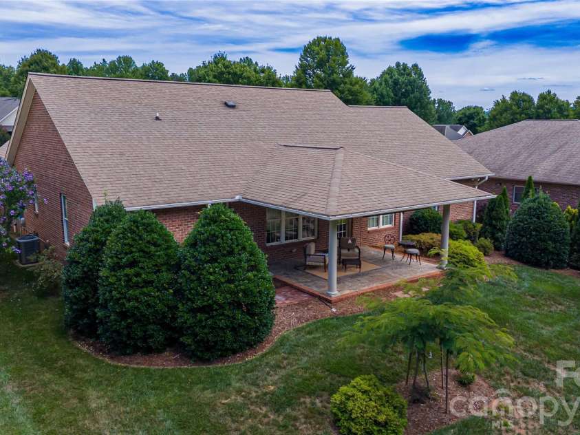 117 Beechmont Drive, Morganton, NC 28655.  MLS# CAR4397972, YatesRealty ID 33115. 