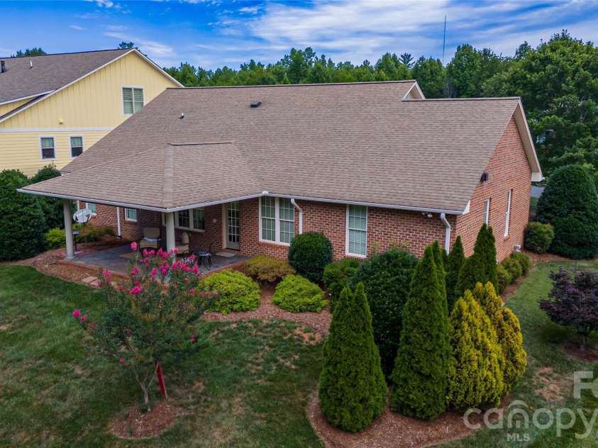 117 Beechmont Drive, Morganton, NC 28655.  MLS# CAR4397972, YatesRealty ID 33115. 