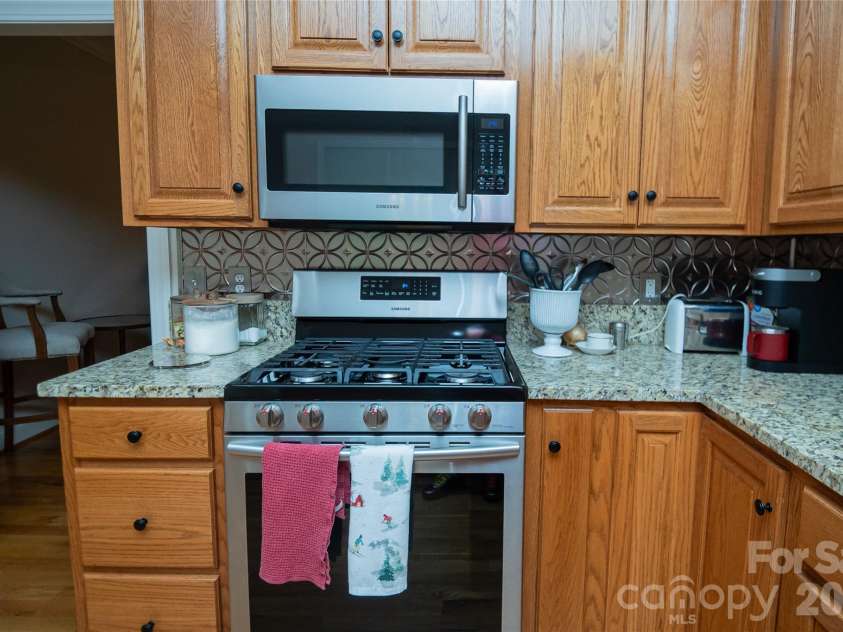 117 Beechmont Drive, Morganton, NC 28655.  MLS# CAR4397972, YatesRealty ID 33115. 