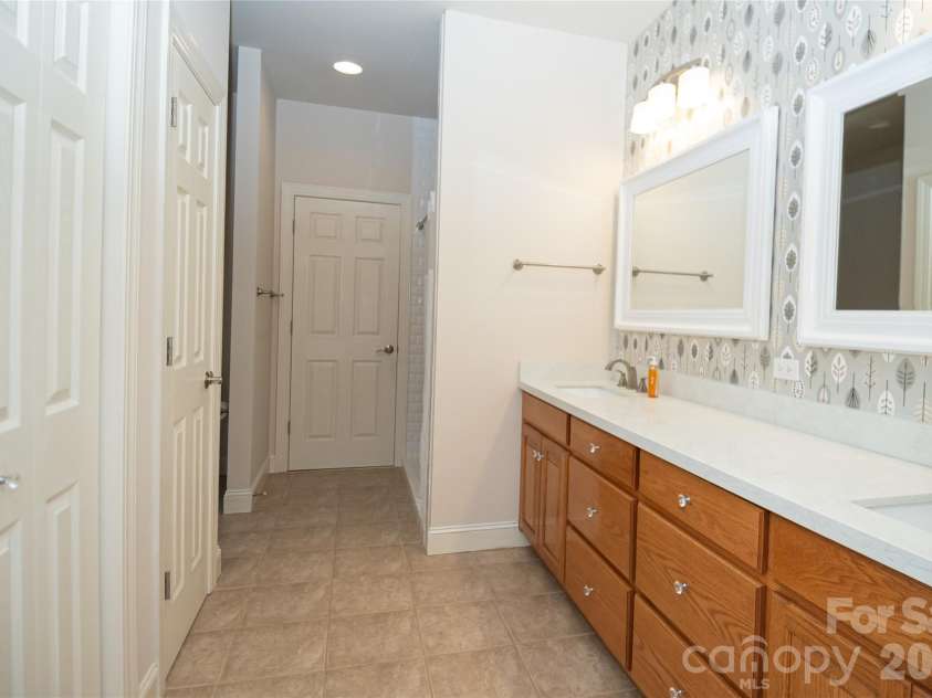 117 Beechmont Drive, Morganton, NC 28655.  MLS# CAR4397972, YatesRealty ID 33115. 