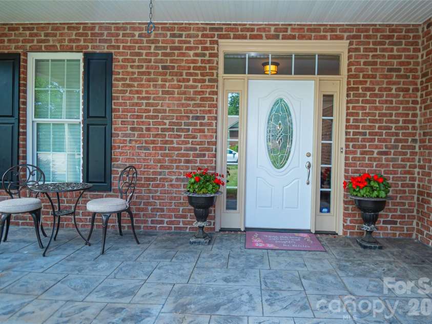 117 Beechmont Drive, Morganton, NC 28655.  MLS# CAR4397972, YatesRealty ID 33115. 