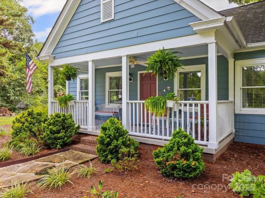 4065 Mountainview Street, Gastonia, NC 28056.  MLS# CAR4290116, YatesRealty ID 33115. Beautiful, spacious front porch!