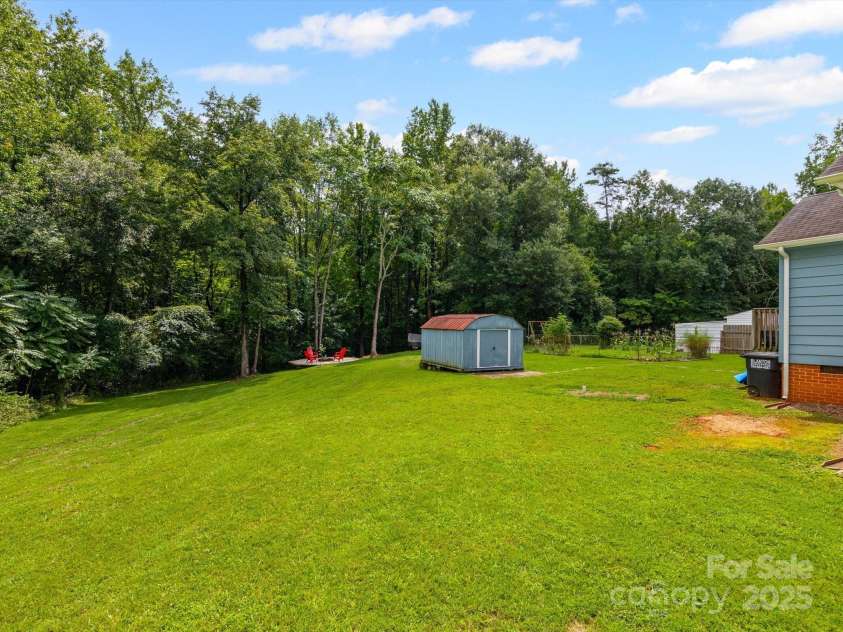 4065 Mountainview Street, Gastonia, NC 28056.  MLS# CAR4290116, YatesRealty ID 33115. Huge back yard!