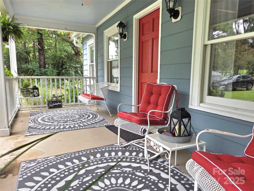 4065 Mountainview Street, Gastonia, NC 28056.  MLS# CAR4290116, YatesRealty ID 33115. Spacious covered front porch.