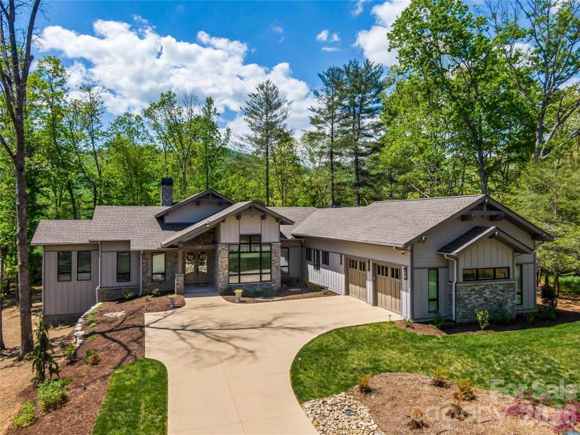 17 Nestlewood Drive, Arden, NC 28704.  MLS# CAR4392357, YatesRealty ID 33116. 