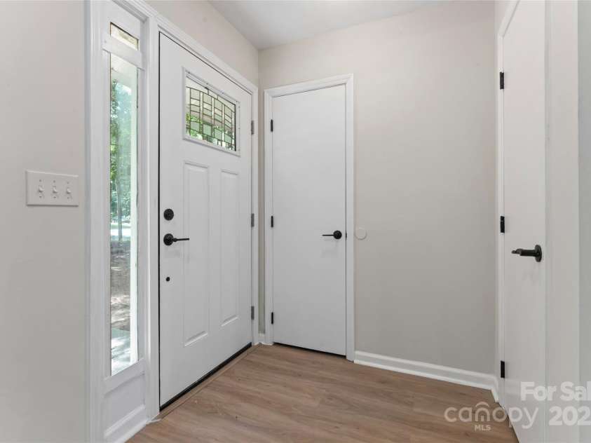 5534 Great Wagon Road, Charlotte, NC 28215.  MLS# CAR4273734, YatesRealty ID 33116. 