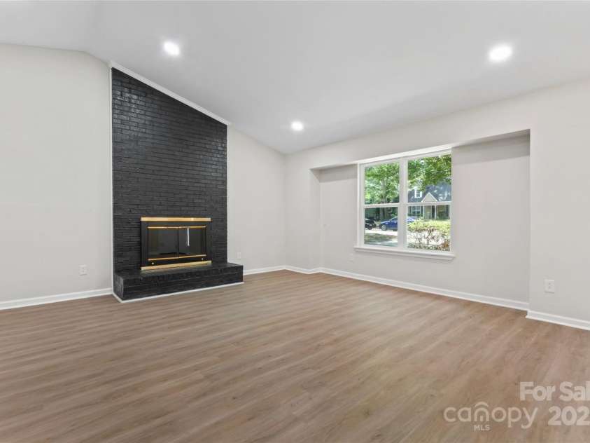 5534 Great Wagon Road, Charlotte, NC 28215.  MLS# CAR4273734, YatesRealty ID 33116. 