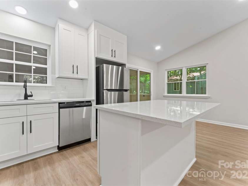 5534 Great Wagon Road, Charlotte, NC 28215.  MLS# CAR4273734, YatesRealty ID 33116. 