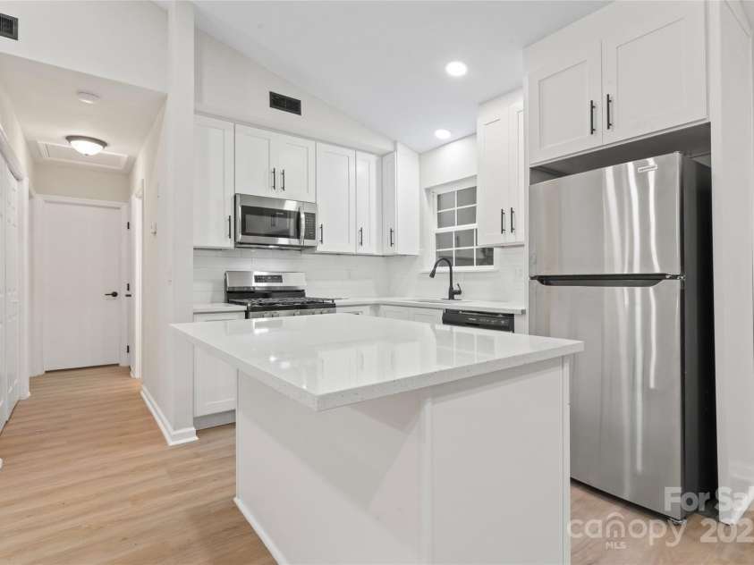 5534 Great Wagon Road, Charlotte, NC 28215.  MLS# CAR4273734, YatesRealty ID 33116. 