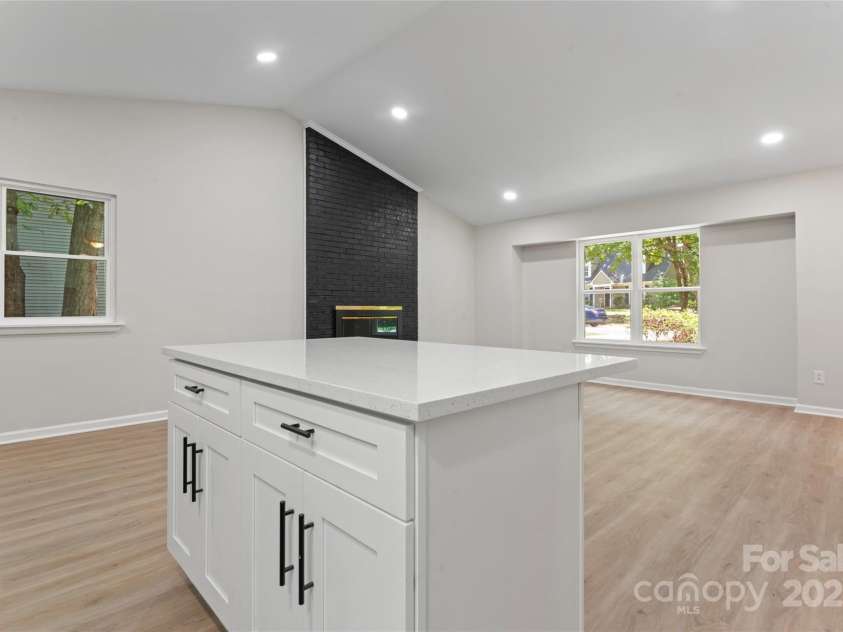 5534 Great Wagon Road, Charlotte, NC 28215.  MLS# CAR4273734, YatesRealty ID 33116. 