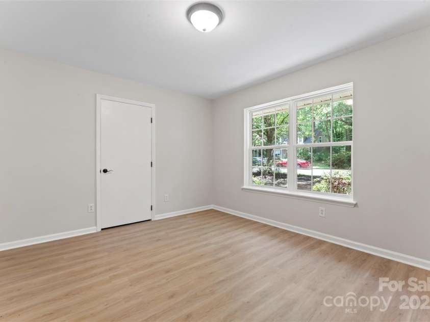 5534 Great Wagon Road, Charlotte, NC 28215.  MLS# CAR4273734, YatesRealty ID 33116. 