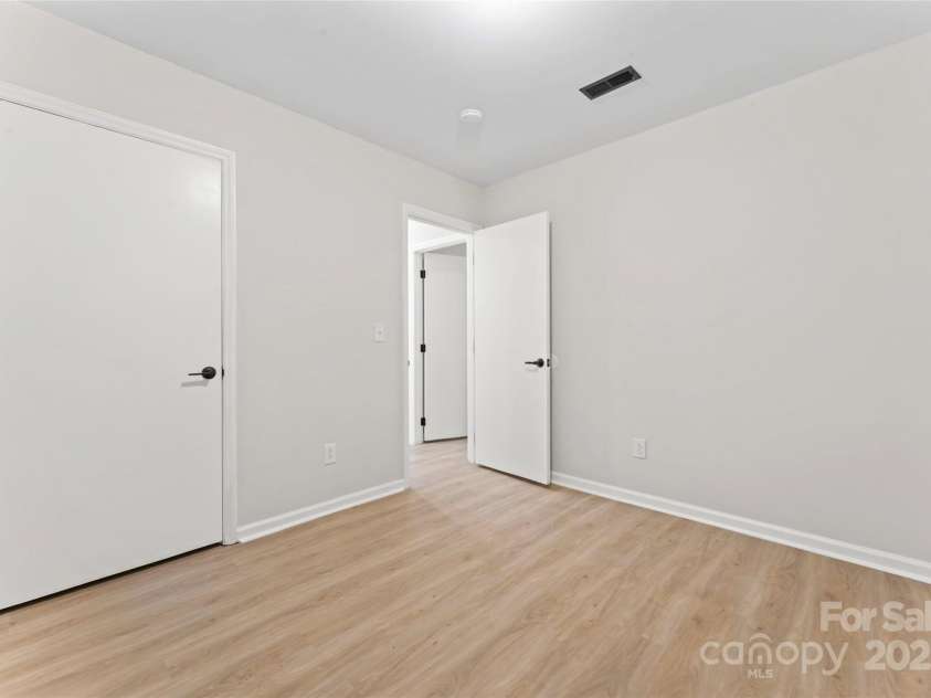 5534 Great Wagon Road, Charlotte, NC 28215.  MLS# CAR4273734, YatesRealty ID 33116. 