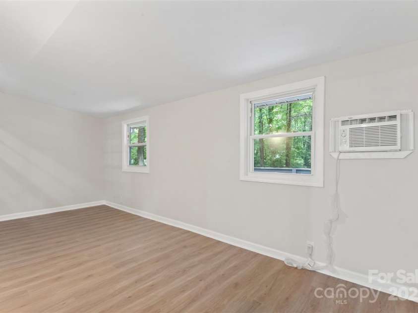 5534 Great Wagon Road, Charlotte, NC 28215.  MLS# CAR4273734, YatesRealty ID 33116. 