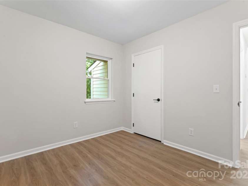 5534 Great Wagon Road, Charlotte, NC 28215.  MLS# CAR4273734, YatesRealty ID 33116. 