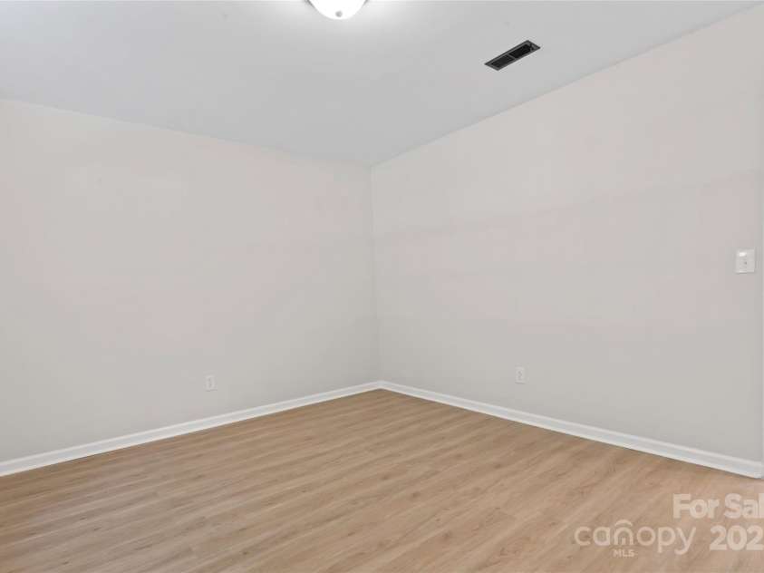 5534 Great Wagon Road, Charlotte, NC 28215.  MLS# CAR4273734, YatesRealty ID 33116. 