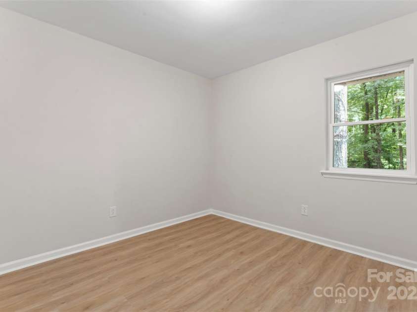 5534 Great Wagon Road, Charlotte, NC 28215.  MLS# CAR4273734, YatesRealty ID 33116. 