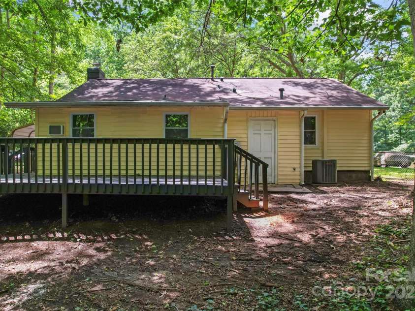 5534 Great Wagon Road, Charlotte, NC 28215.  MLS# CAR4273734, YatesRealty ID 33116. 