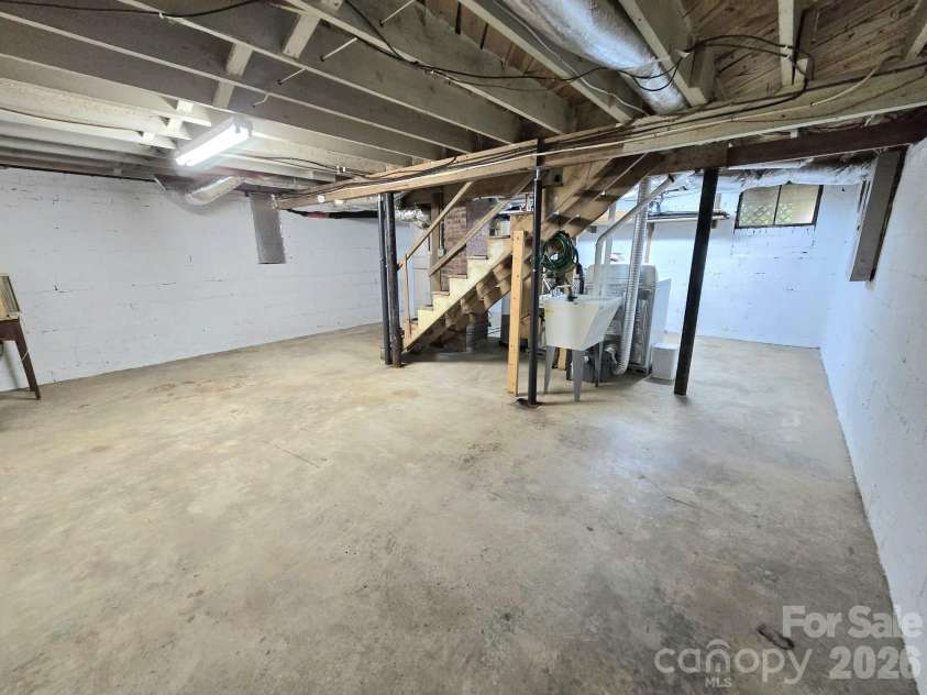 19 Wilburn Road, Asheville, NC 28806.  MLS# CAR4397965, YatesRealty ID 33117. 