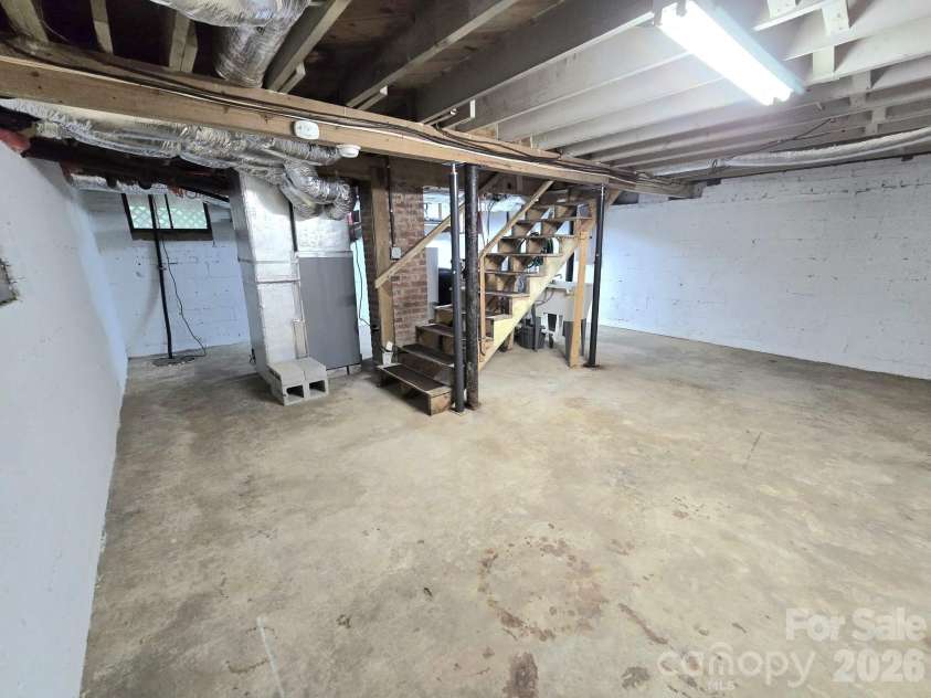 19 Wilburn Road, Asheville, NC 28806.  MLS# CAR4397965, YatesRealty ID 33117. 