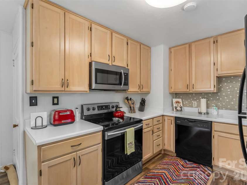 19 Wilburn Road, Asheville, NC 28806.  MLS# CAR4426206, YatesRealty ID 33117. 