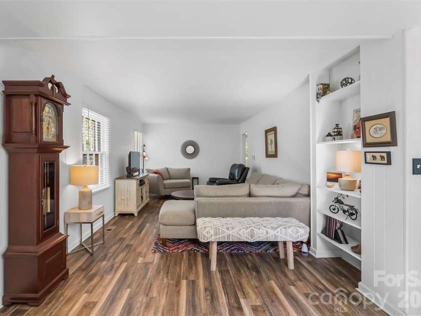 19 Wilburn Road, Asheville, NC 28806.  MLS# CAR4426206, YatesRealty ID 33117. 