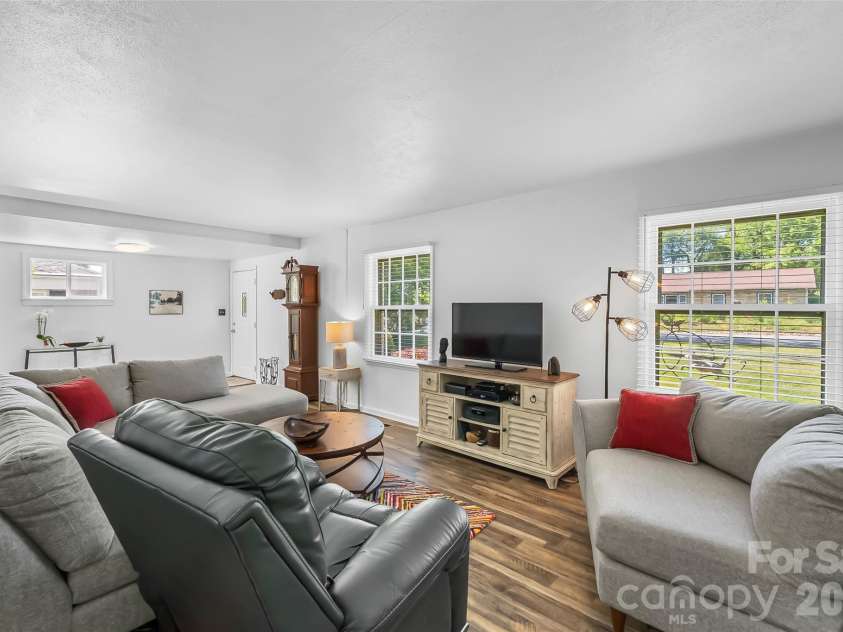 19 Wilburn Road, Asheville, NC 28806.  MLS# CAR4426206, YatesRealty ID 33117. 