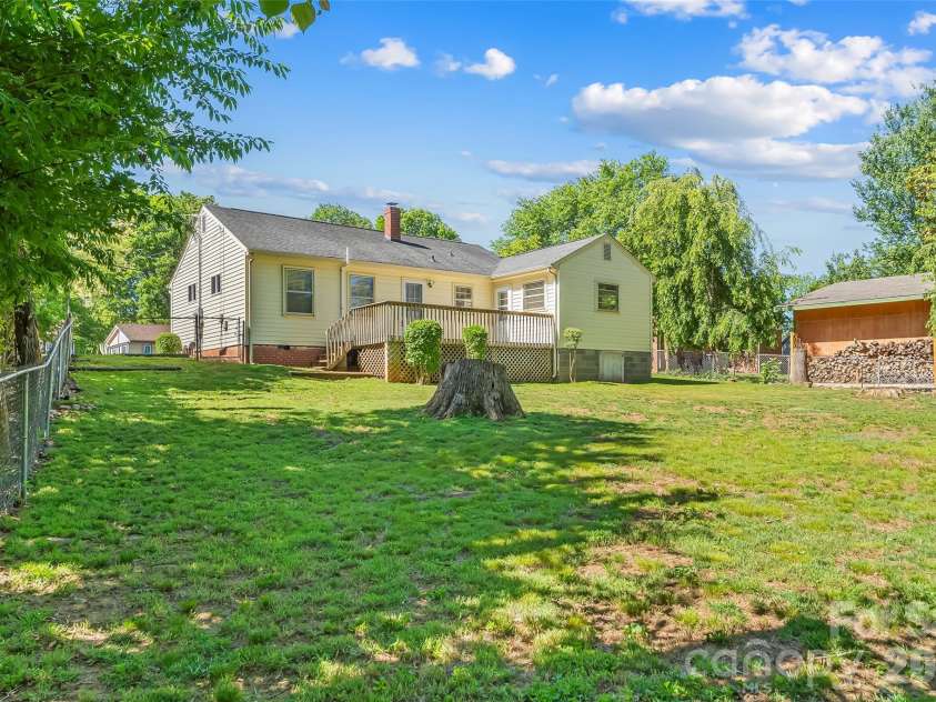 19 Wilburn Road, Asheville, NC 28806.  MLS# CAR4426206, YatesRealty ID 33117. 