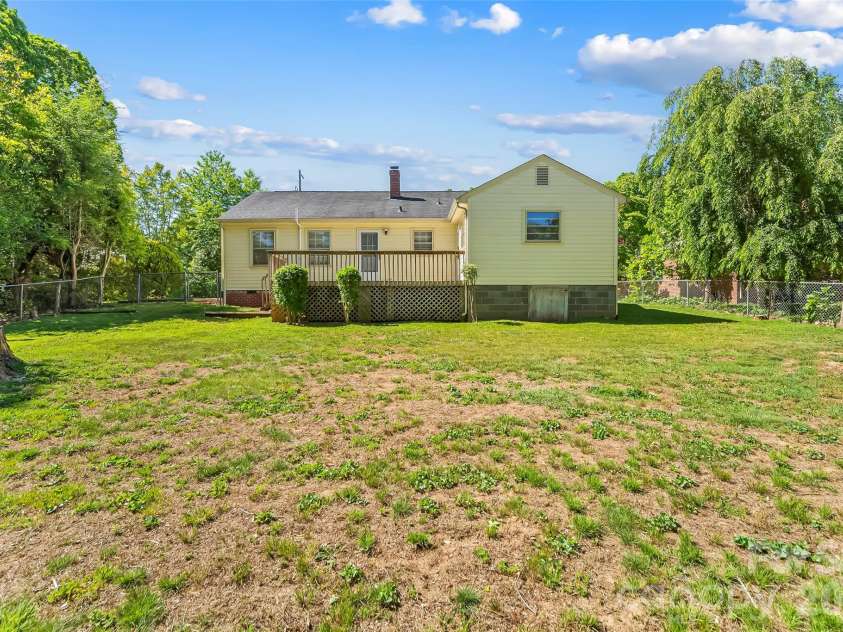19 Wilburn Road, Asheville, NC 28806.  MLS# CAR4426206, YatesRealty ID 33117. 