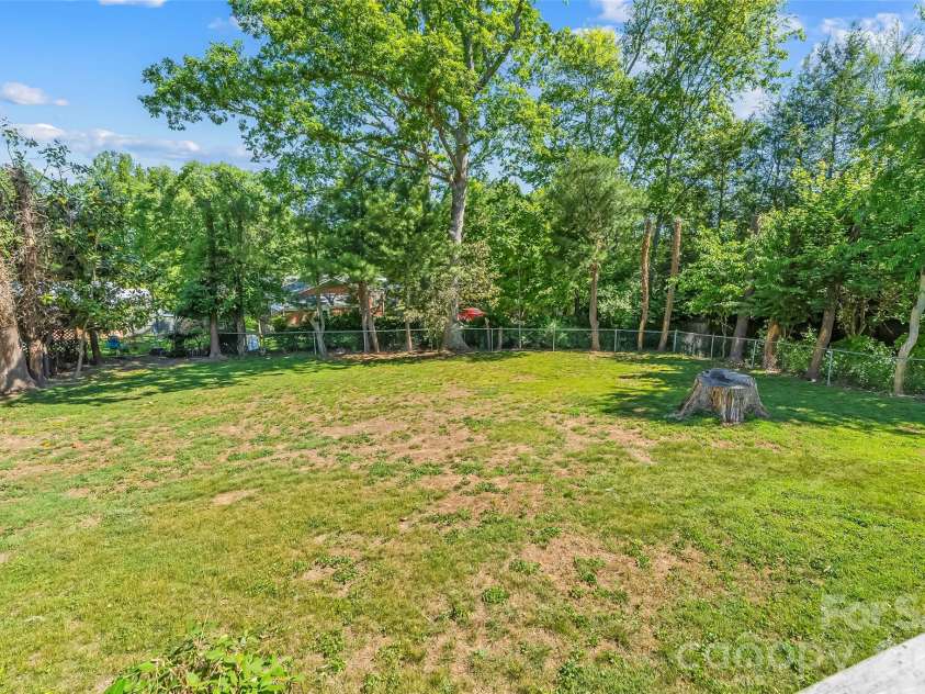 19 Wilburn Road, Asheville, NC 28806.  MLS# CAR4426206, YatesRealty ID 33117. 