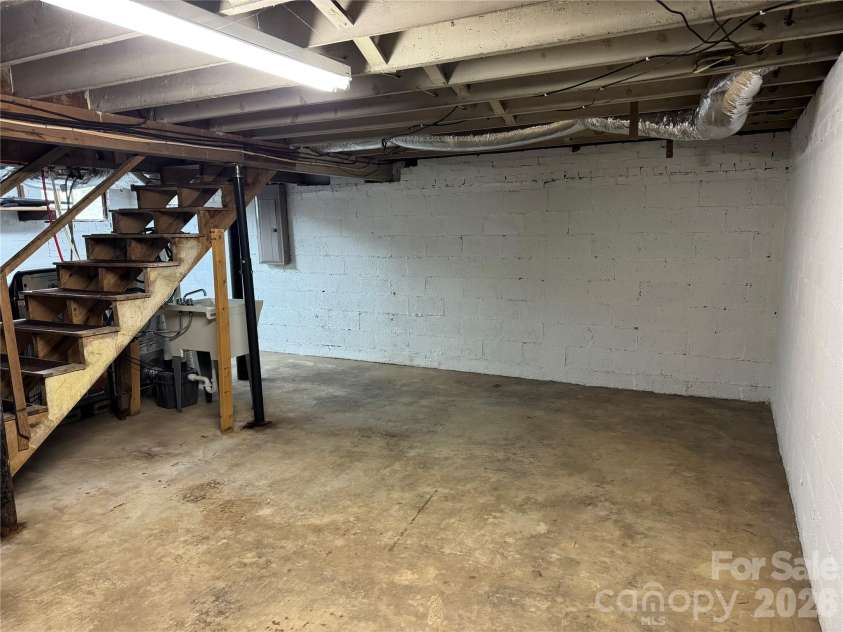 19 Wilburn Road, Asheville, NC 28806.  MLS# CAR4426206, YatesRealty ID 33117. 