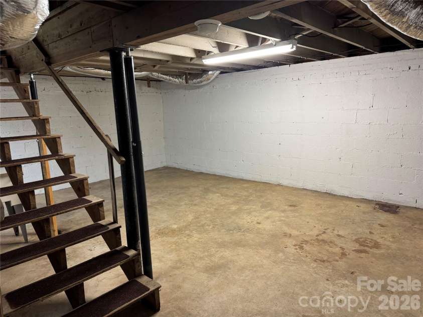 19 Wilburn Road, Asheville, NC 28806.  MLS# CAR4426206, YatesRealty ID 33117. 
