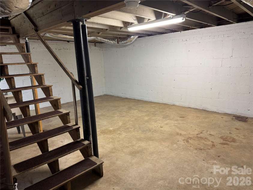 19 Wilburn Road, Asheville, NC 28806.  MLS# CAR4426206, YatesRealty ID 33117. 