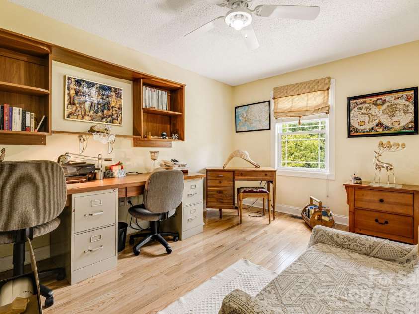 350 Old Sunset Hill Road, Hendersonville, NC 28792.  MLS# CAR4323203, YatesRealty ID 33117. 