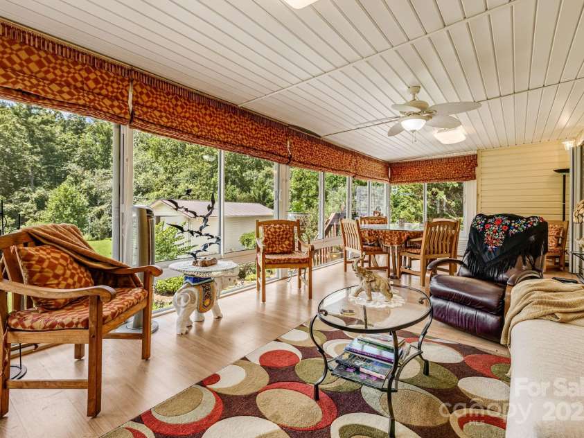 350 Old Sunset Hill Road, Hendersonville, NC 28792.  MLS# CAR4323203, YatesRealty ID 33117. 