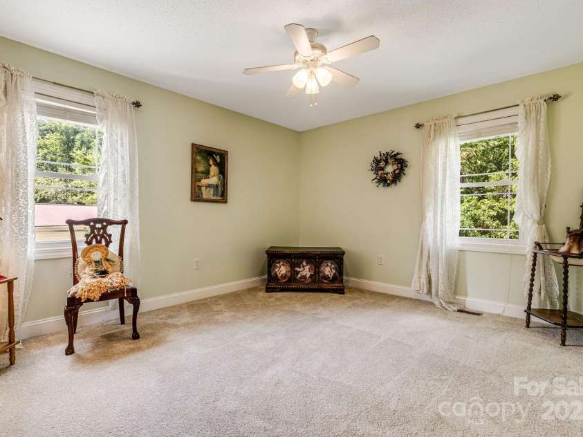 350 Old Sunset Hill Road, Hendersonville, NC 28792.  MLS# CAR4323203, YatesRealty ID 33117. 