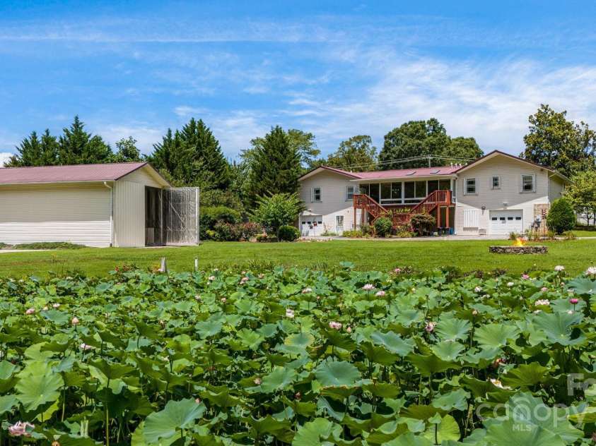 350 Old Sunset Hill Road, Hendersonville, NC 28792.  MLS# CAR4323203, YatesRealty ID 33117. 