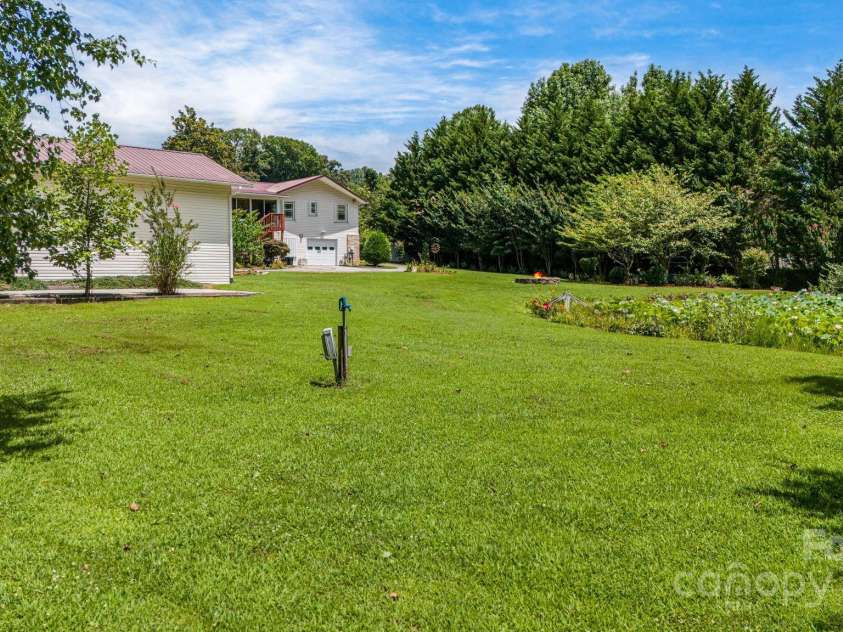 350 Old Sunset Hill Road, Hendersonville, NC 28792.  MLS# CAR4323203, YatesRealty ID 33117. 